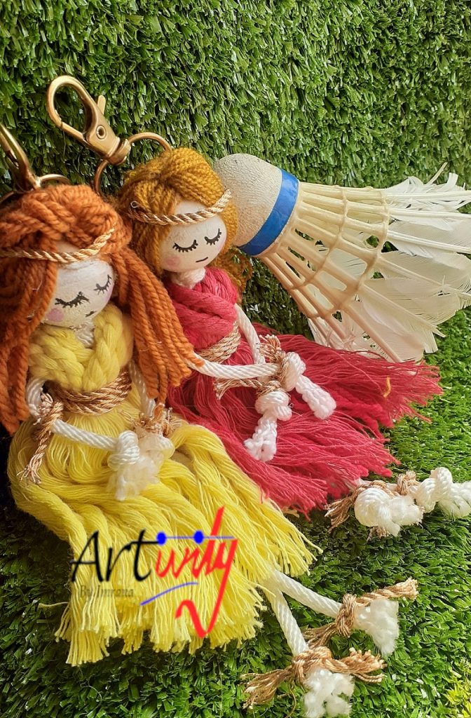 2 Dolls Red and Yellow - Image 2
